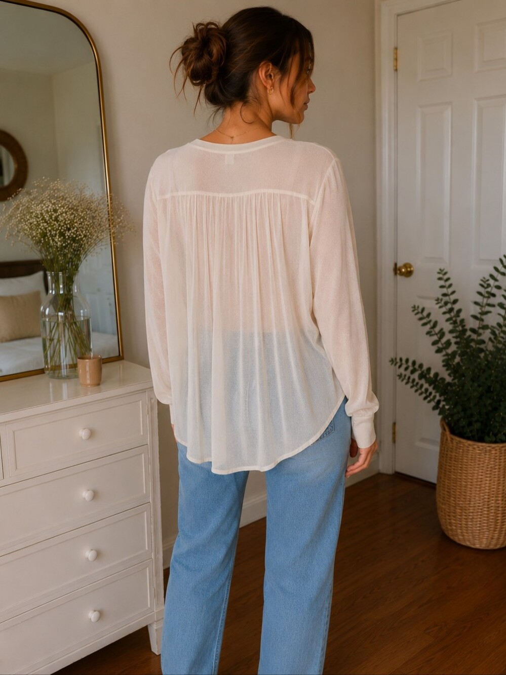 Lightweight Sheer Ivory V-Neck Button Cardigan/Blouse/Top Size Medium/Large - Picture 2 of 14